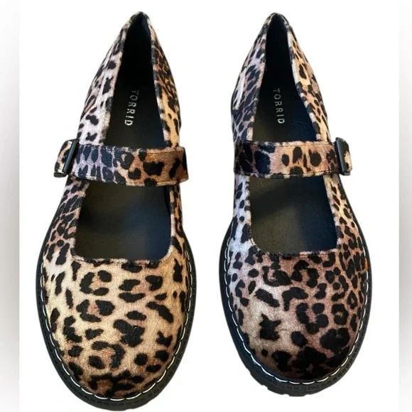MAKE AN OFFER - TORRID Leopard Print Velvet Mary Jane Shoes RARE - Picture 6 of 7